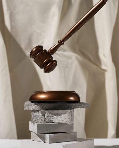 martwa-natura-z-waga-sprawiedliwosci